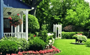 De La Flor Landscape LLC - Cura del prato residenziale, impresa e appaltatore del paesaggio e servizi di falciatura del prato a Indianapolis, IN - Progettazione del paesaggio